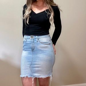 Frayed denim skirt